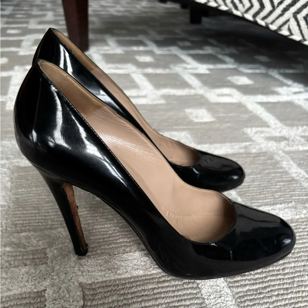 Oscar de la Renta Black Patent Leather Pumps